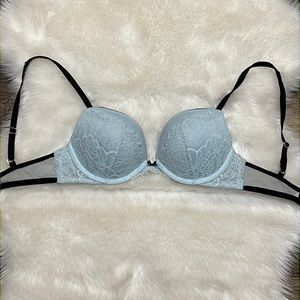 Victoria’s Secret Lace Bra 🌼